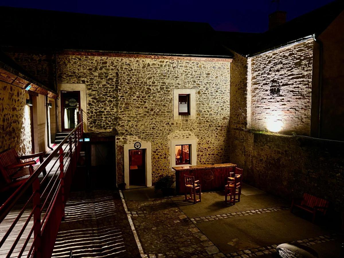 Hotel Le Ranch Brûlon Eksteriør bilde
