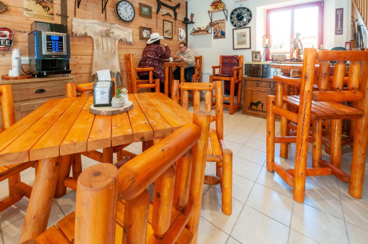 Hotel Le Ranch Brûlon Eksteriør bilde