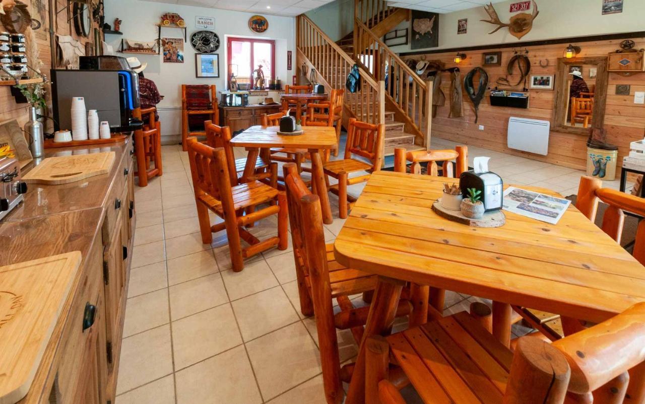 Hotel Le Ranch Brûlon Eksteriør bilde
