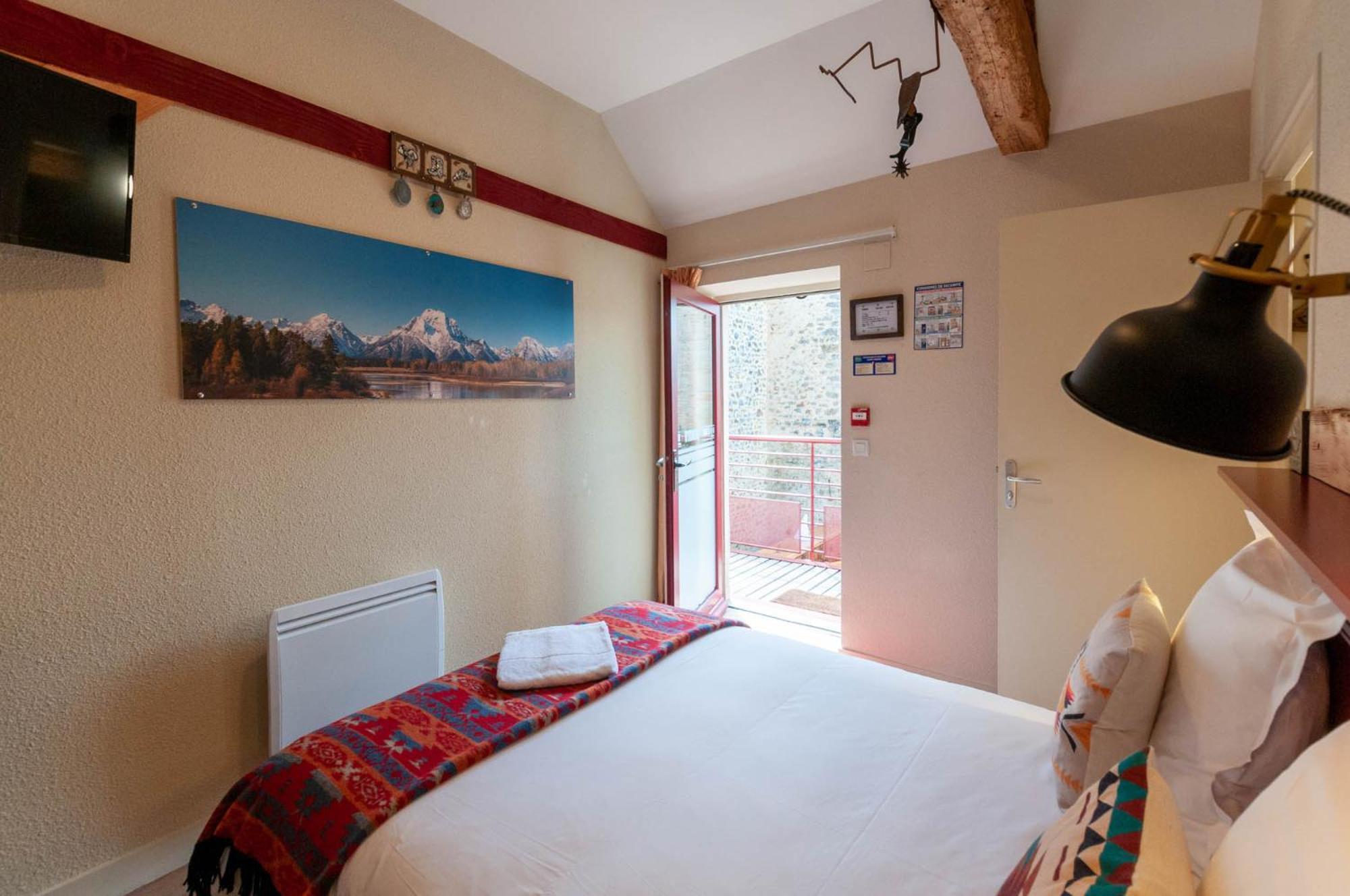 Hotel Le Ranch Brûlon Eksteriør bilde