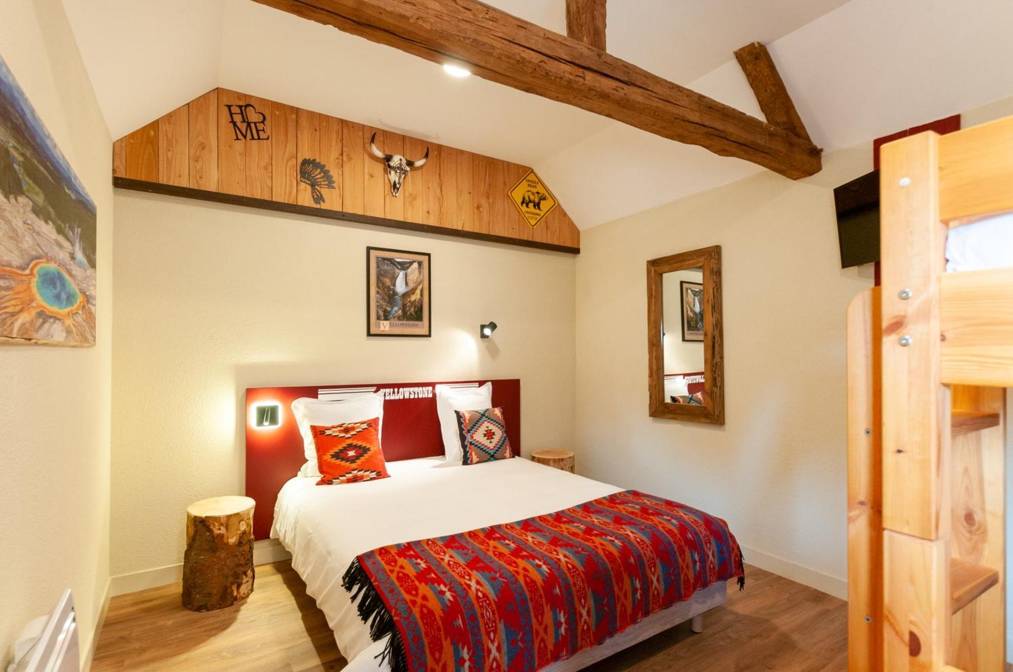 Hotel Le Ranch Brûlon Eksteriør bilde
