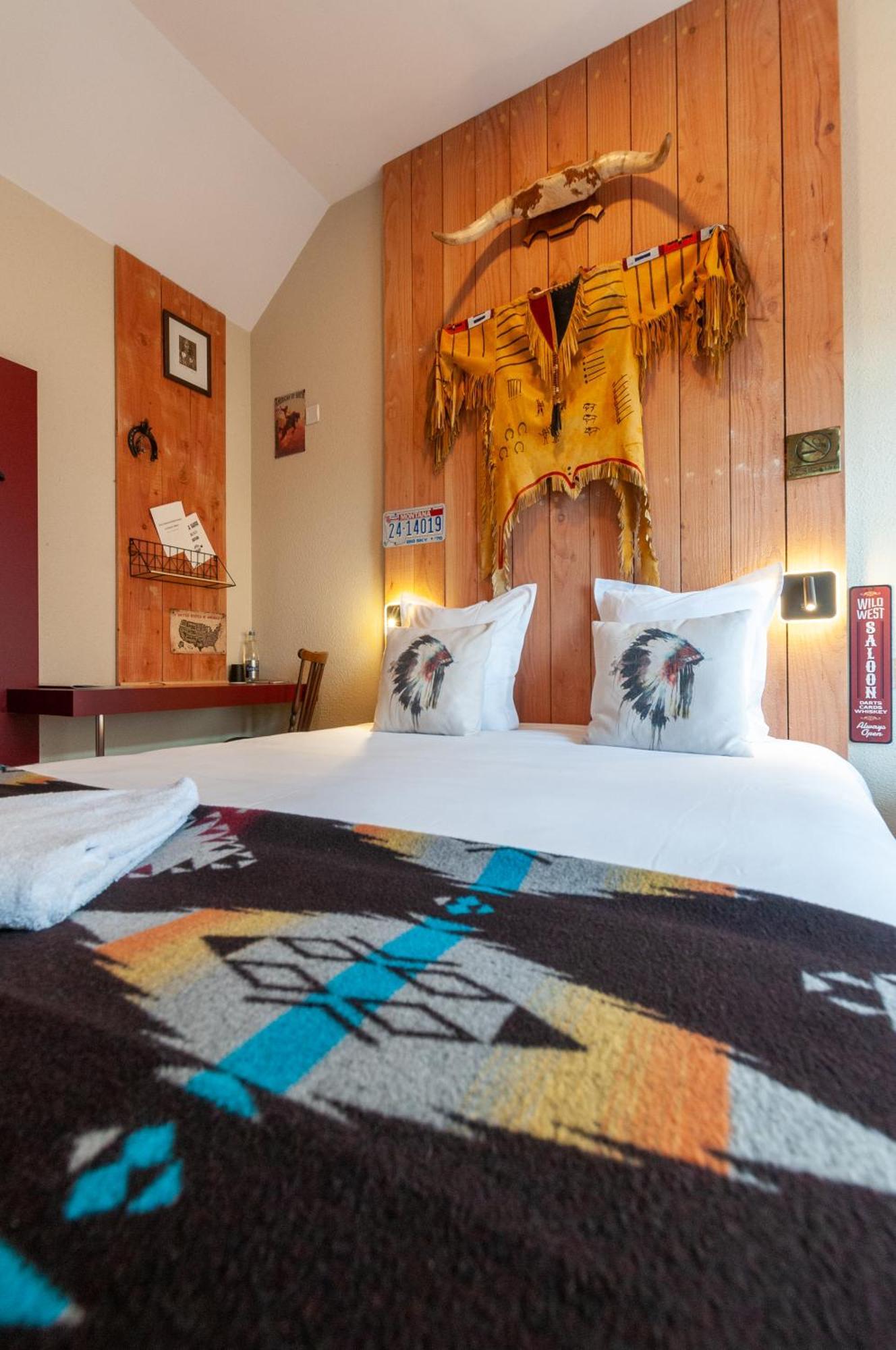 Hotel Le Ranch Brûlon Eksteriør bilde