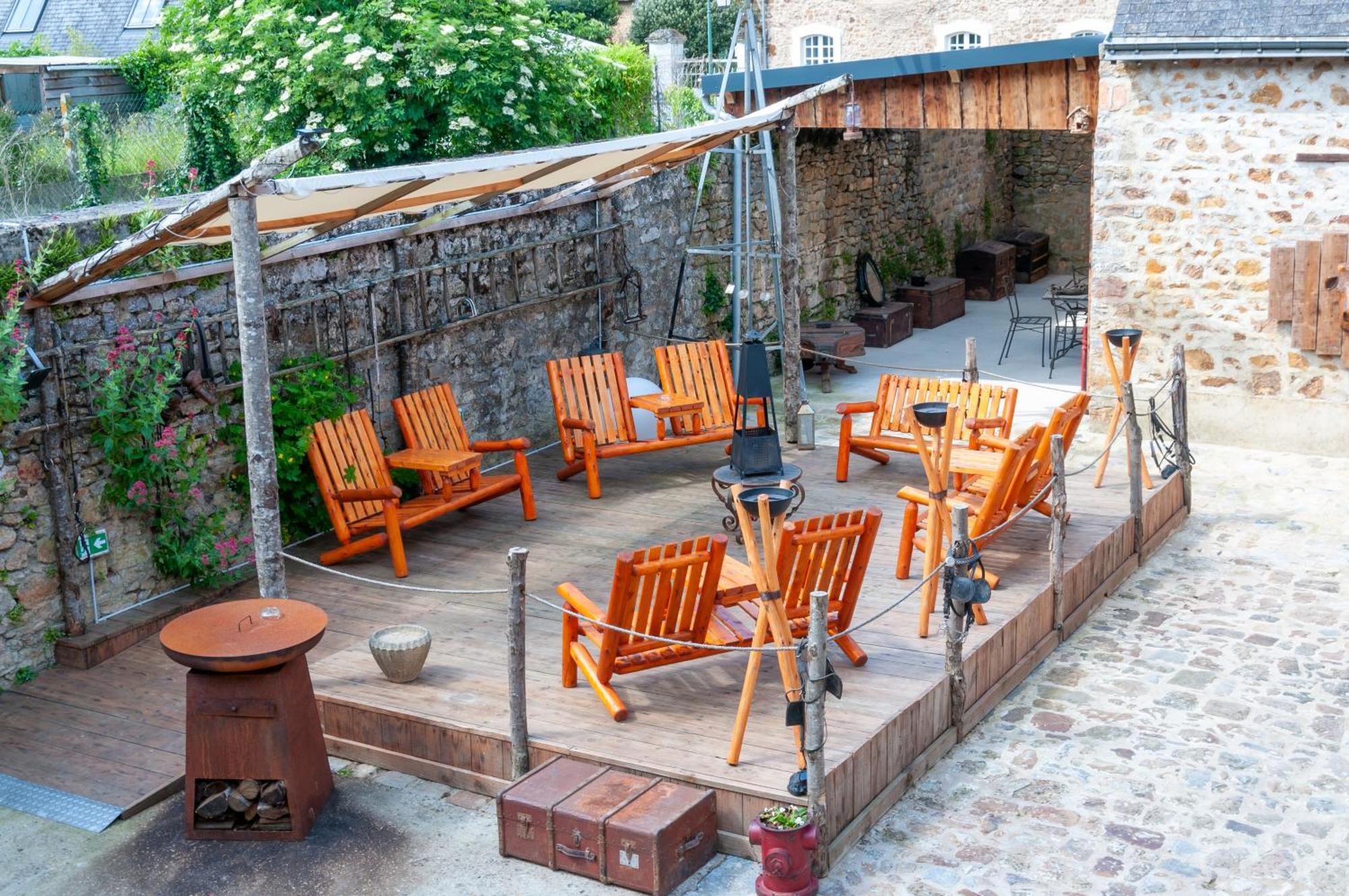 Hotel Le Ranch Brûlon Eksteriør bilde