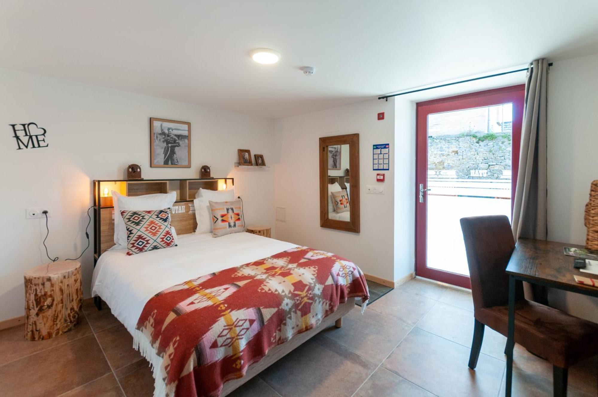 Hotel Le Ranch Brûlon Eksteriør bilde