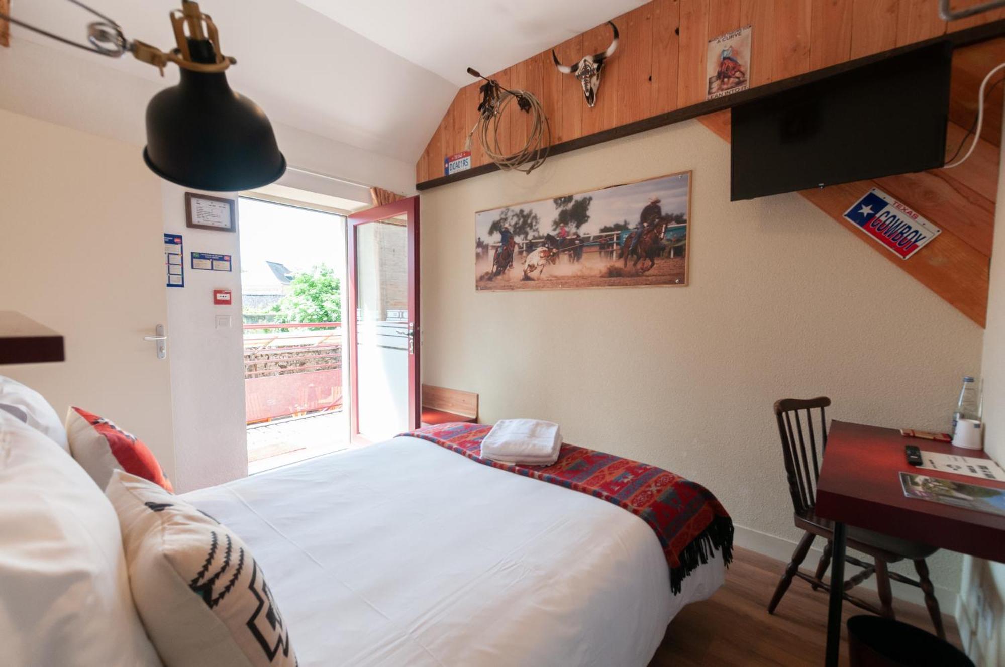 Hotel Le Ranch Brûlon Eksteriør bilde